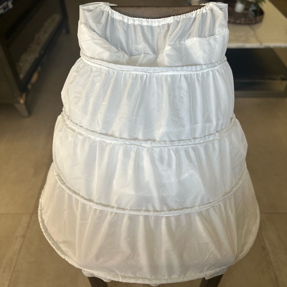 Women Crinoline 4 ring skirt - Picture 2 of 4